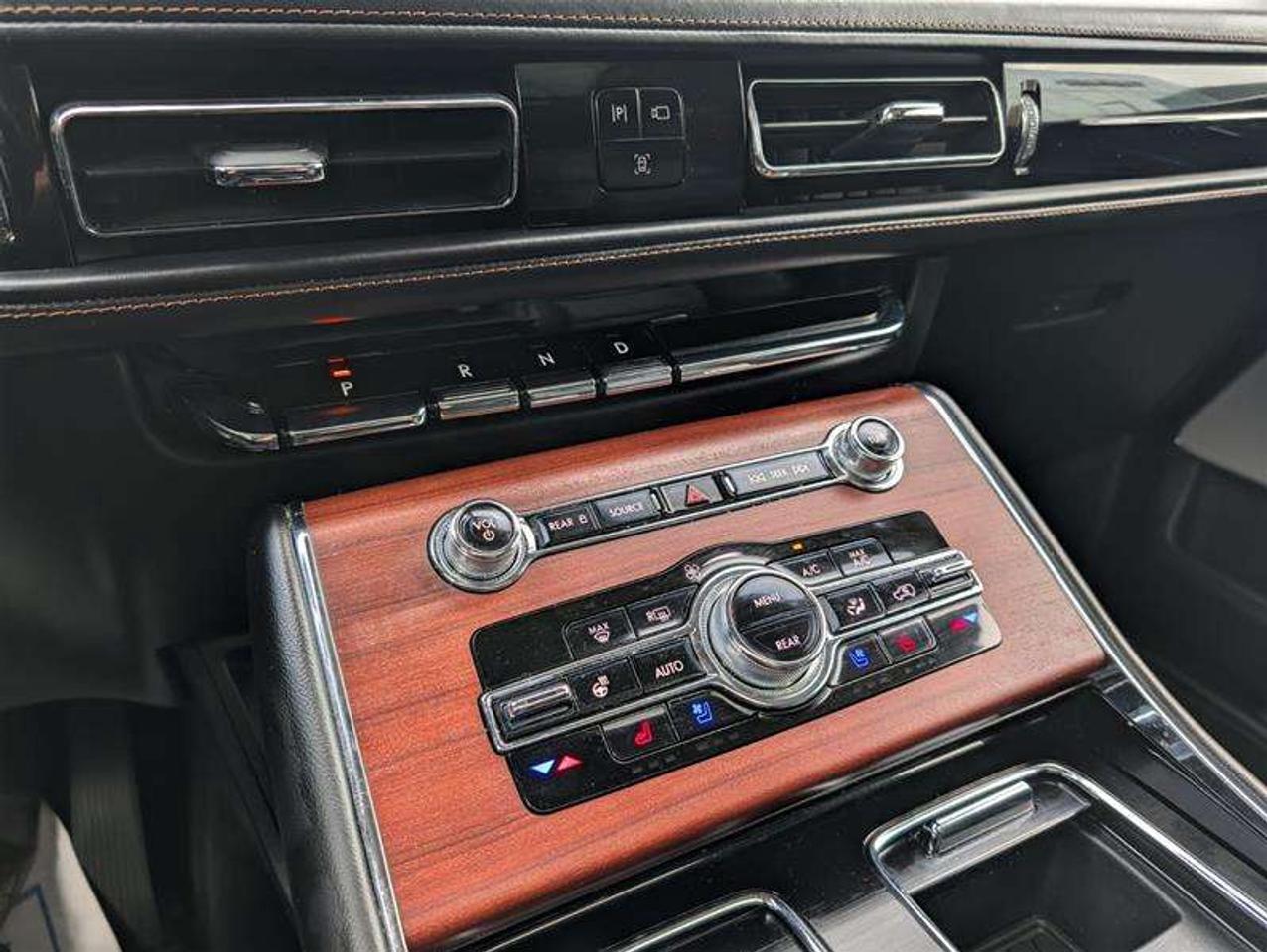 2022 Lincoln Aviator 301A   PHEV   Luxury   Tow   Massage   Dynamic Photo