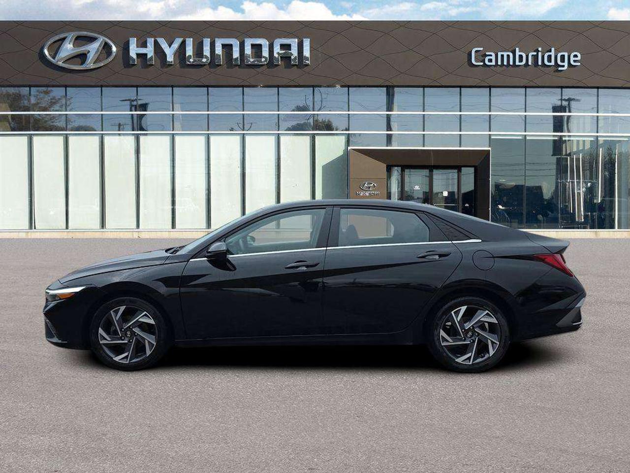 2025 Hyundai Elantra Luxury   NO ACCIDENTS LEATHER BOSE 5.7L/100KM Photo