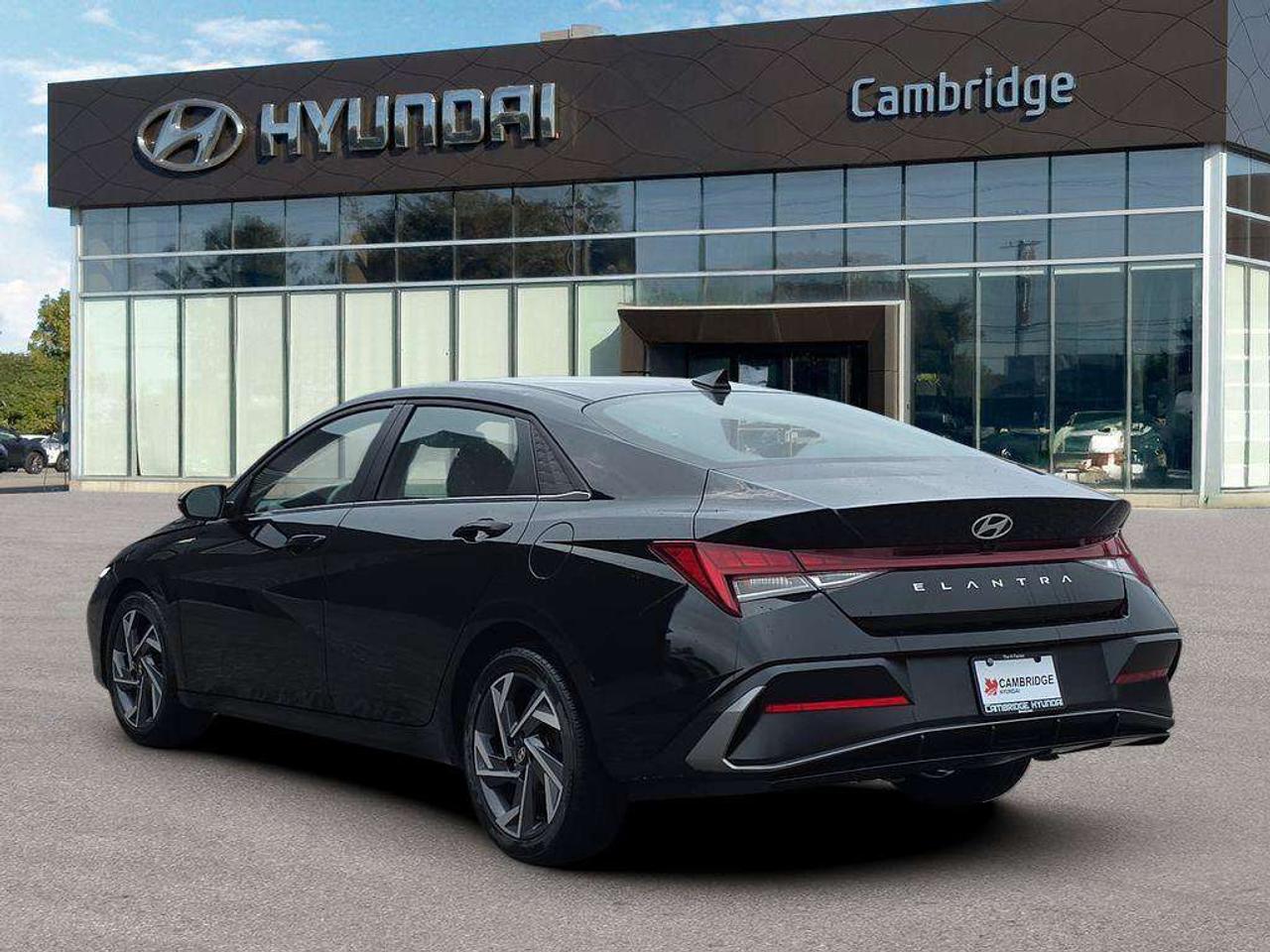 2025 Hyundai Elantra Luxury   NO ACCIDENTS LEATHER BOSE 5.7L/100KM Photo
