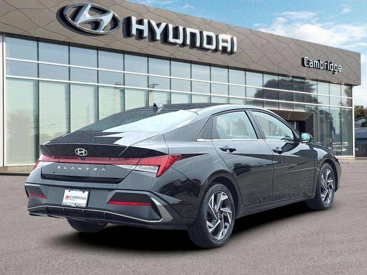 2025 Hyundai Elantra Luxury   NO ACCIDENTS LEATHER BOSE 5.7L/100KM Photo