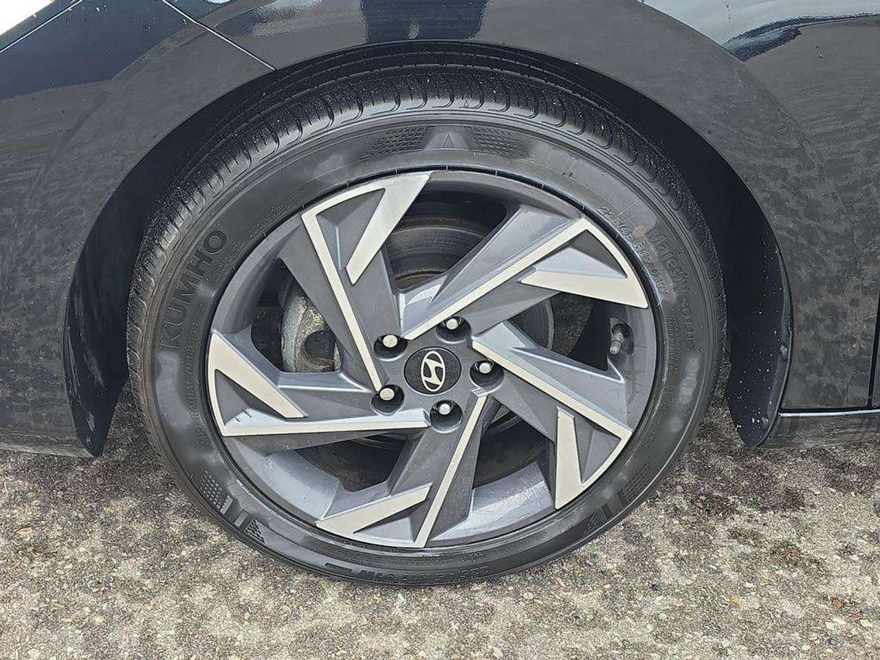 2025 Hyundai Elantra Luxury   NO ACCIDENTS LEATHER BOSE 5.7L/100KM Photo