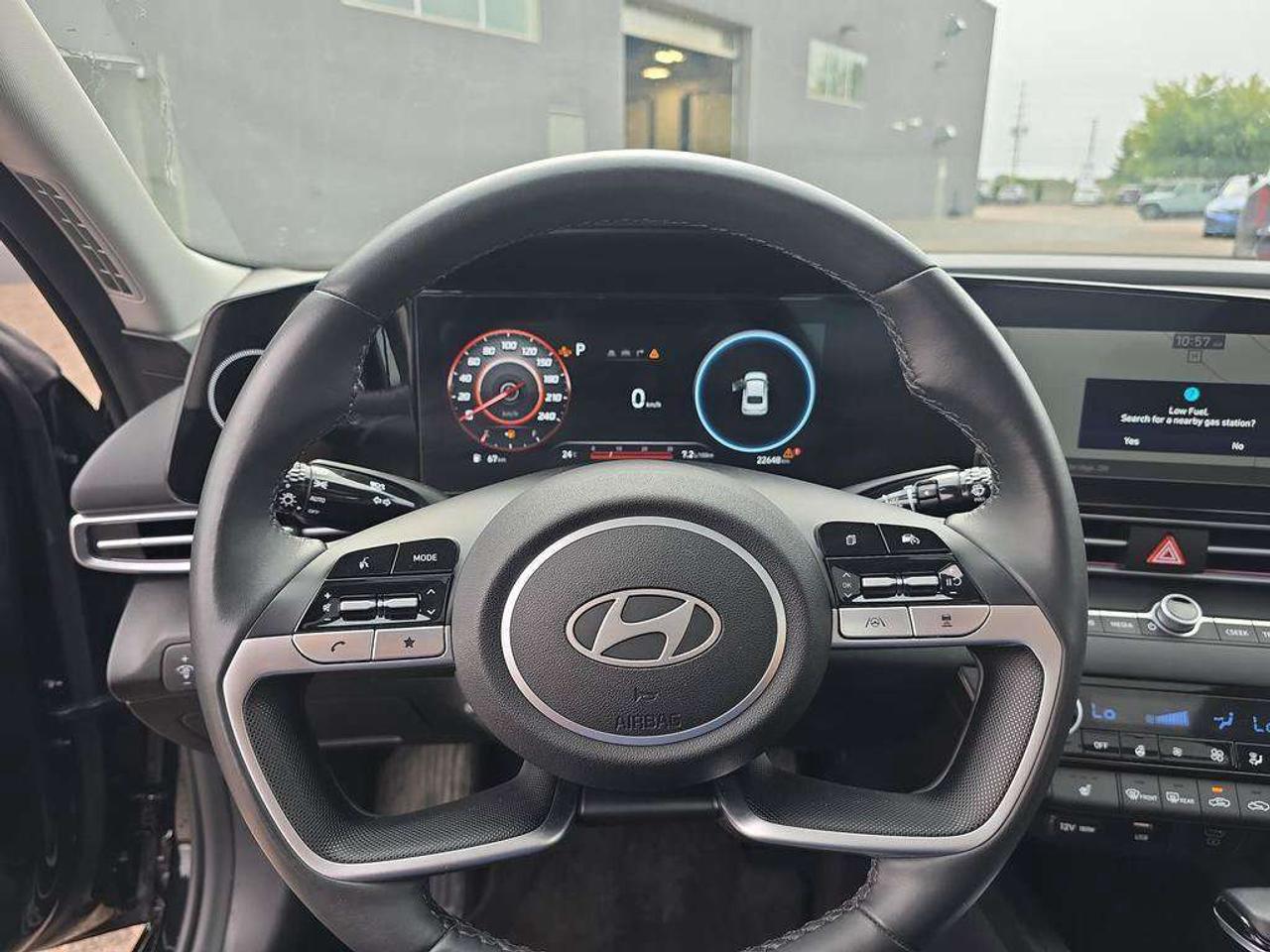 2025 Hyundai Elantra Luxury   NO ACCIDENTS LEATHER BOSE 5.7L/100KM Photo