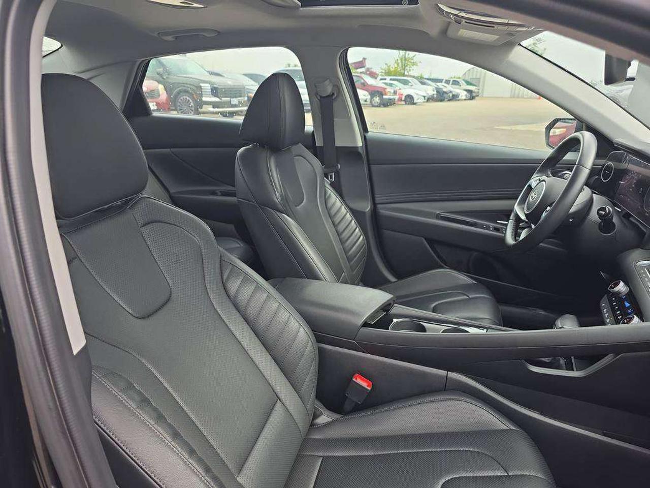 2025 Hyundai Elantra Luxury   NO ACCIDENTS LEATHER BOSE 5.7L/100KM Photo