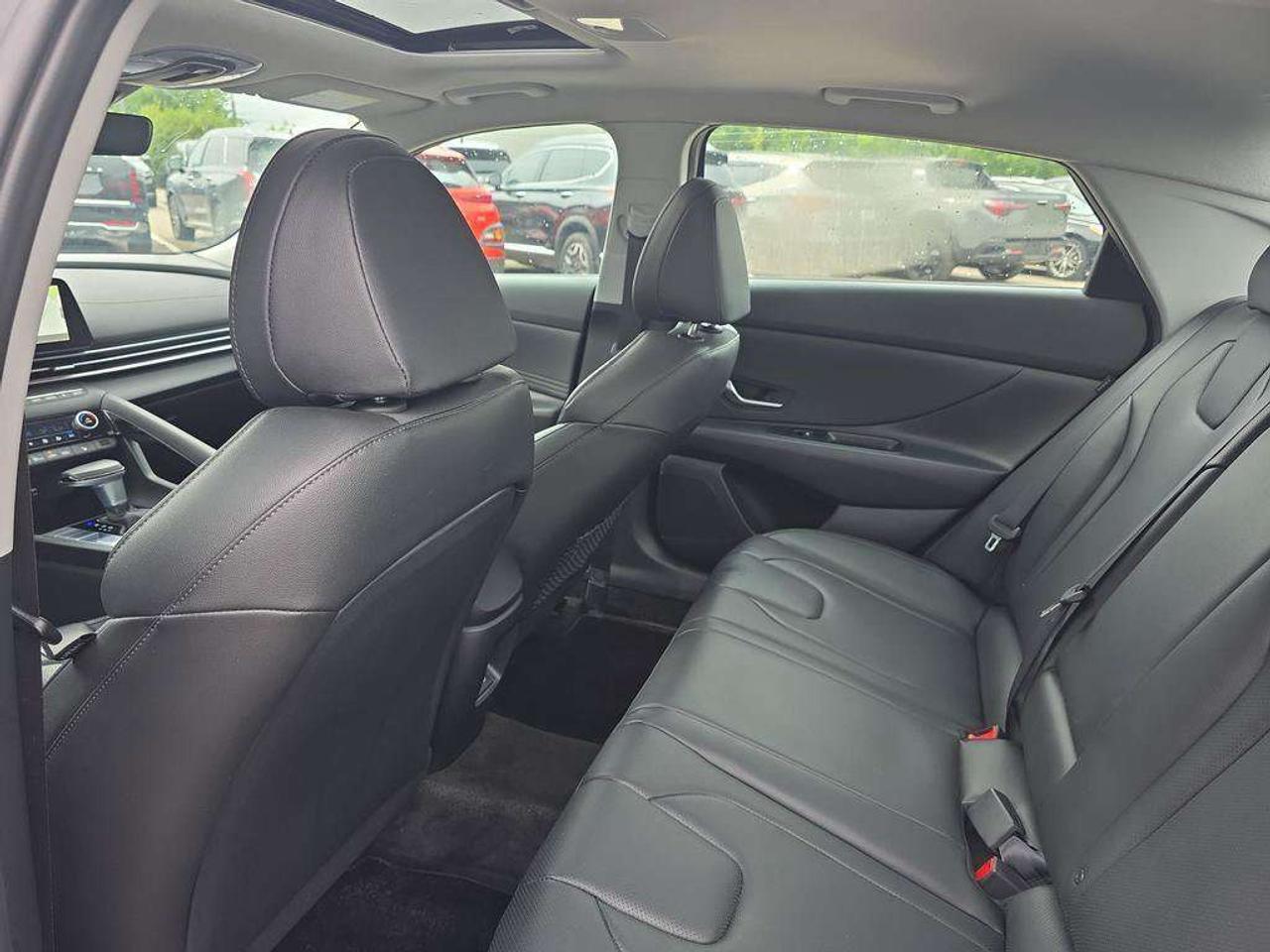 2025 Hyundai Elantra Luxury   NO ACCIDENTS LEATHER BOSE 5.7L/100KM Photo