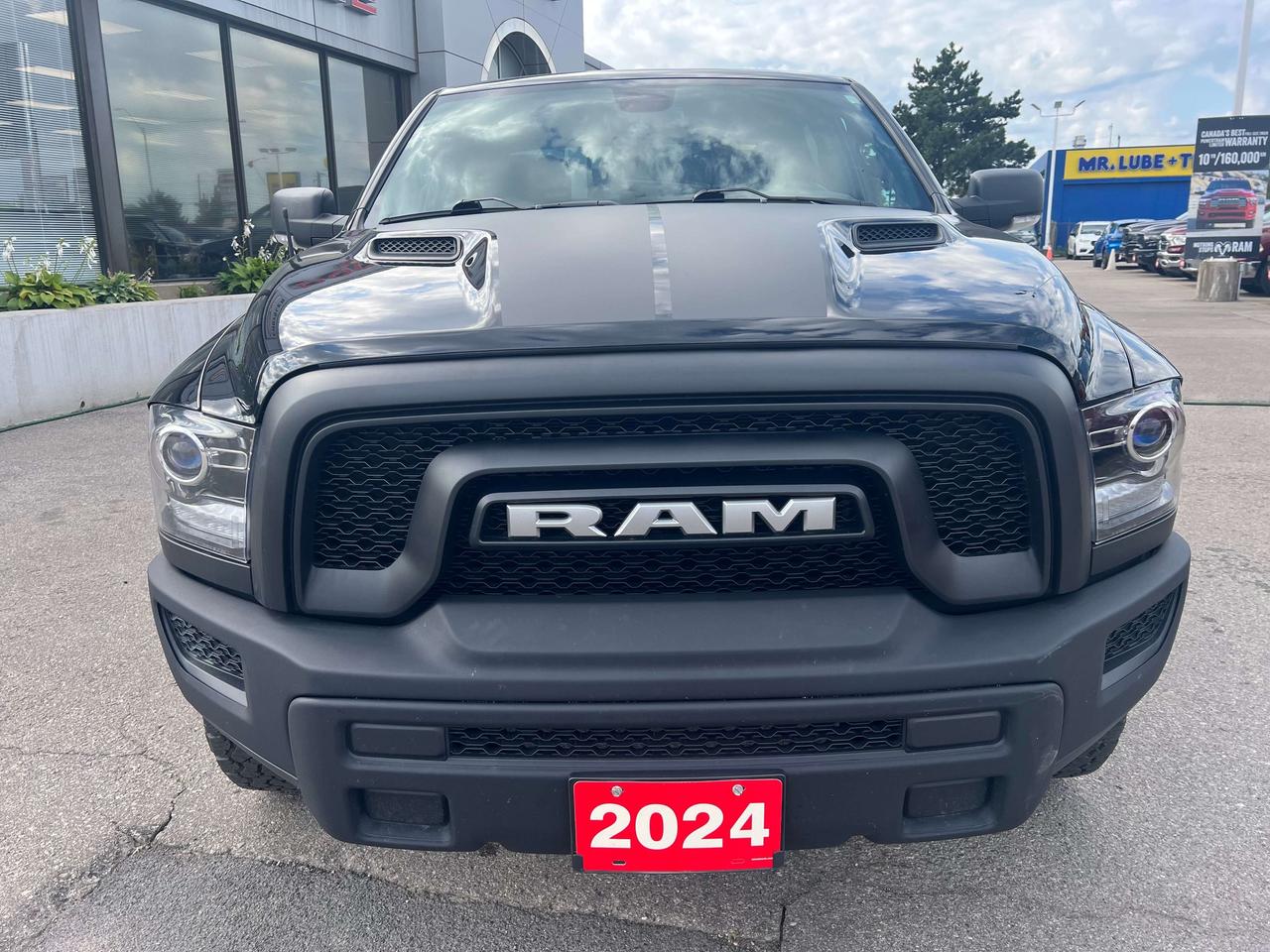 2024 RAM 1500 Warlock Crew 4X4 HEMI V8 *CLEAN CARFAX *LOW KMS Photo1