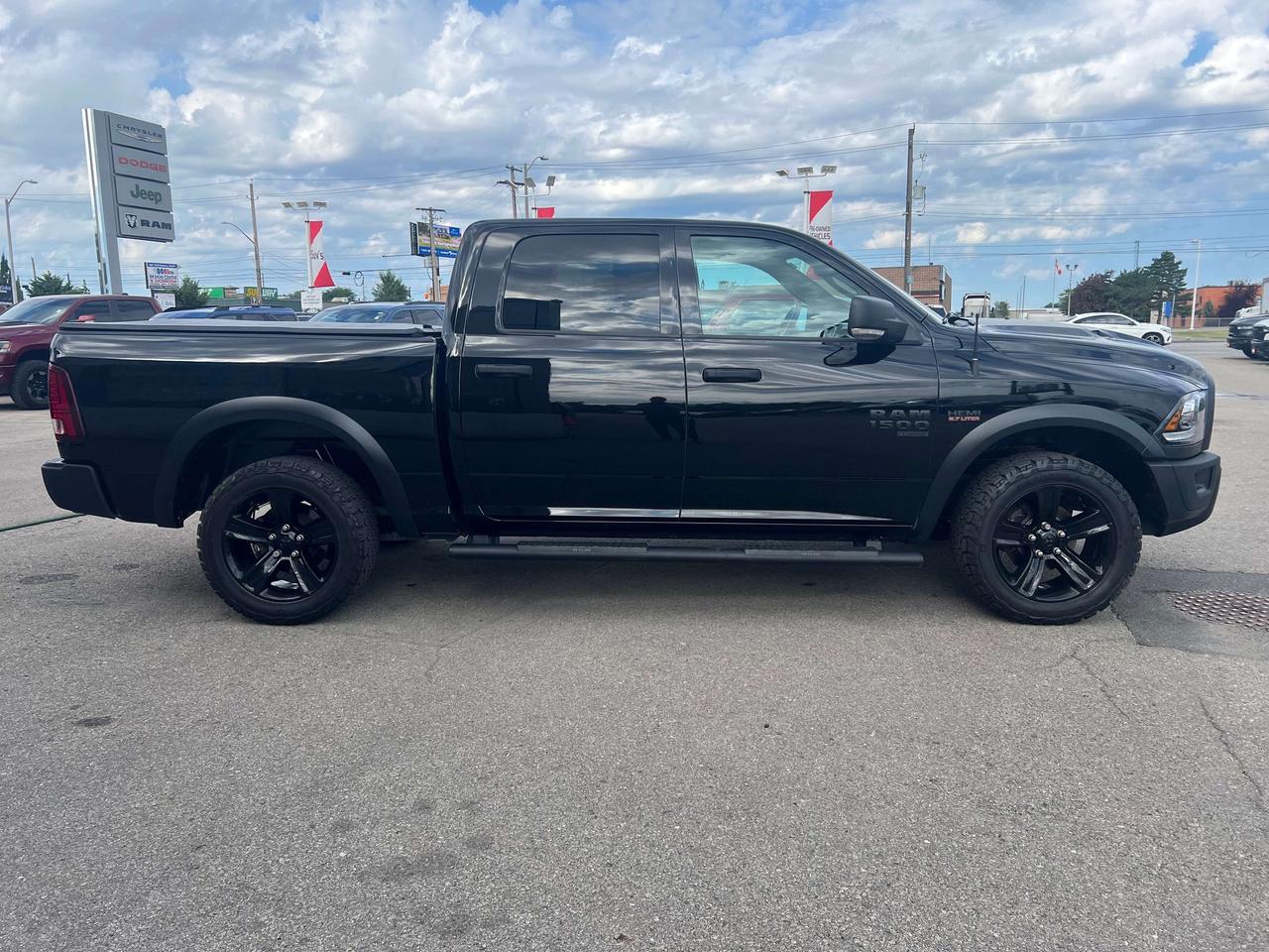 2024 RAM 1500 Warlock Crew 4X4 HEMI V8 *CLEAN CARFAX *LOW KMS Photo