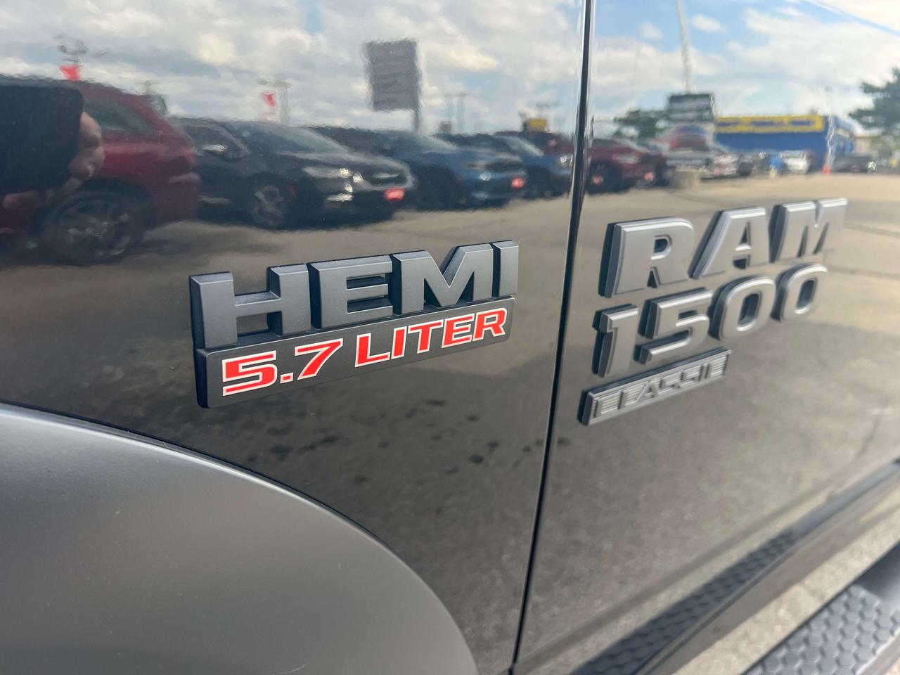 2024 RAM 1500 Warlock Crew 4X4 HEMI V8 *CLEAN CARFAX *LOW KMS Photo