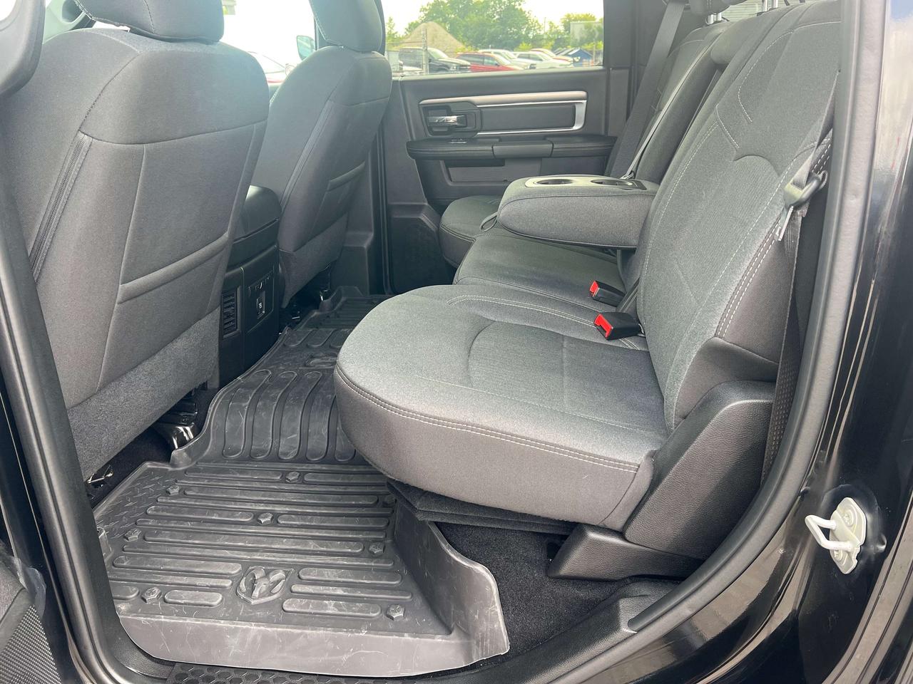 2024 RAM 1500 Warlock Crew 4X4 HEMI V8 *CLEAN CARFAX *LOW KMS Photo