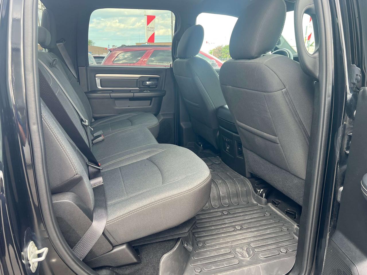 2024 RAM 1500 Warlock Crew 4X4 HEMI V8 *CLEAN CARFAX *LOW KMS Photo