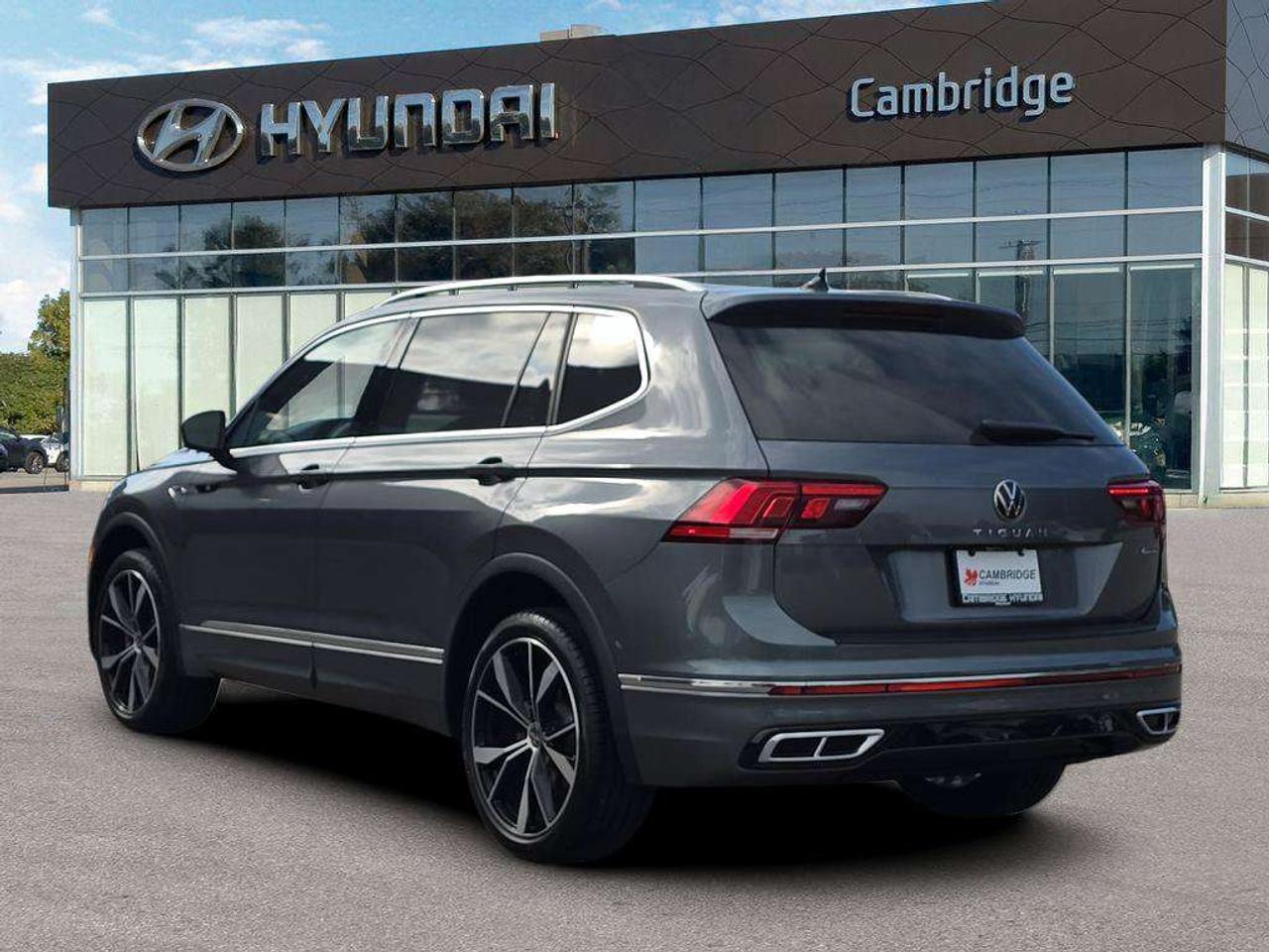2024 Volkswagen Tiguan Highline R-Line   NO ACCIDENTS LEATHER PANOROOF Photo4