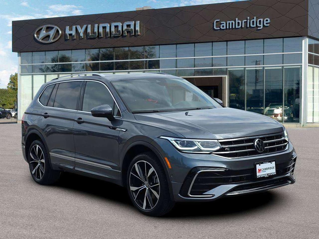 2024 Volkswagen Tiguan Highline R-Line   NO ACCIDENTS LEATHER PANOROOF Photo
