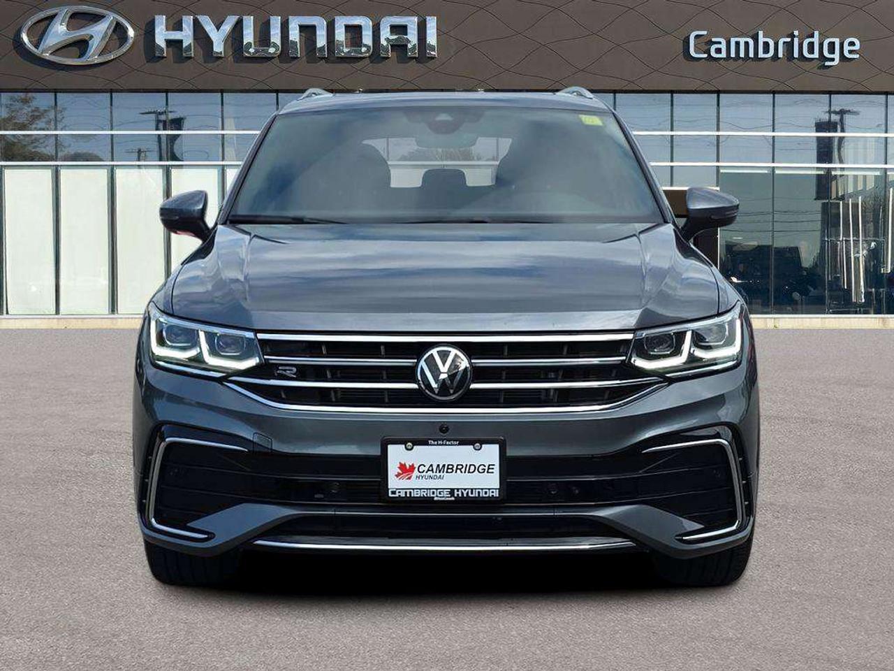 2024 Volkswagen Tiguan Highline R-Line   NO ACCIDENTS LEATHER PANOROOF Photo