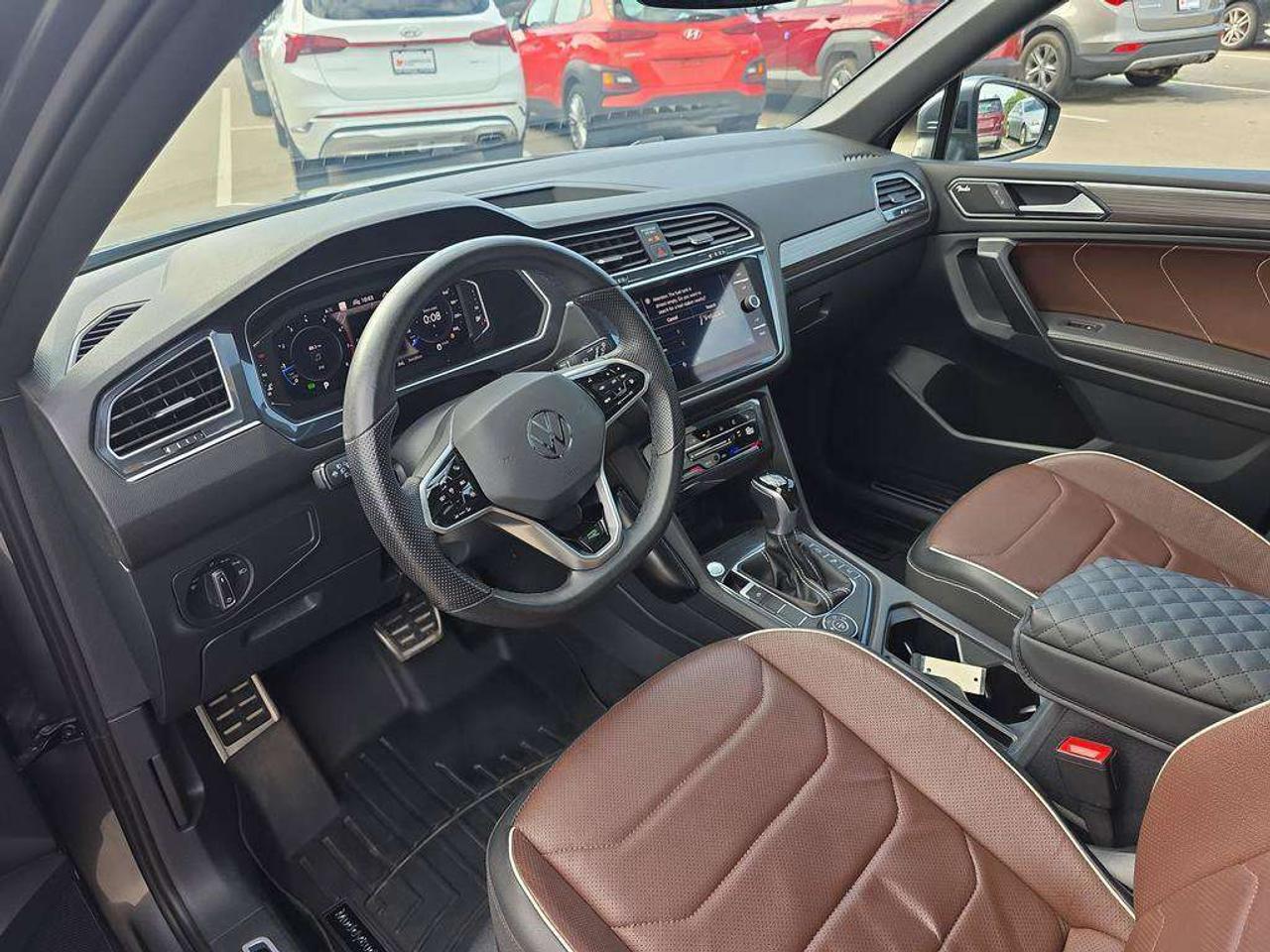 2024 Volkswagen Tiguan Highline R-Line   NO ACCIDENTS LEATHER PANOROOF Photo