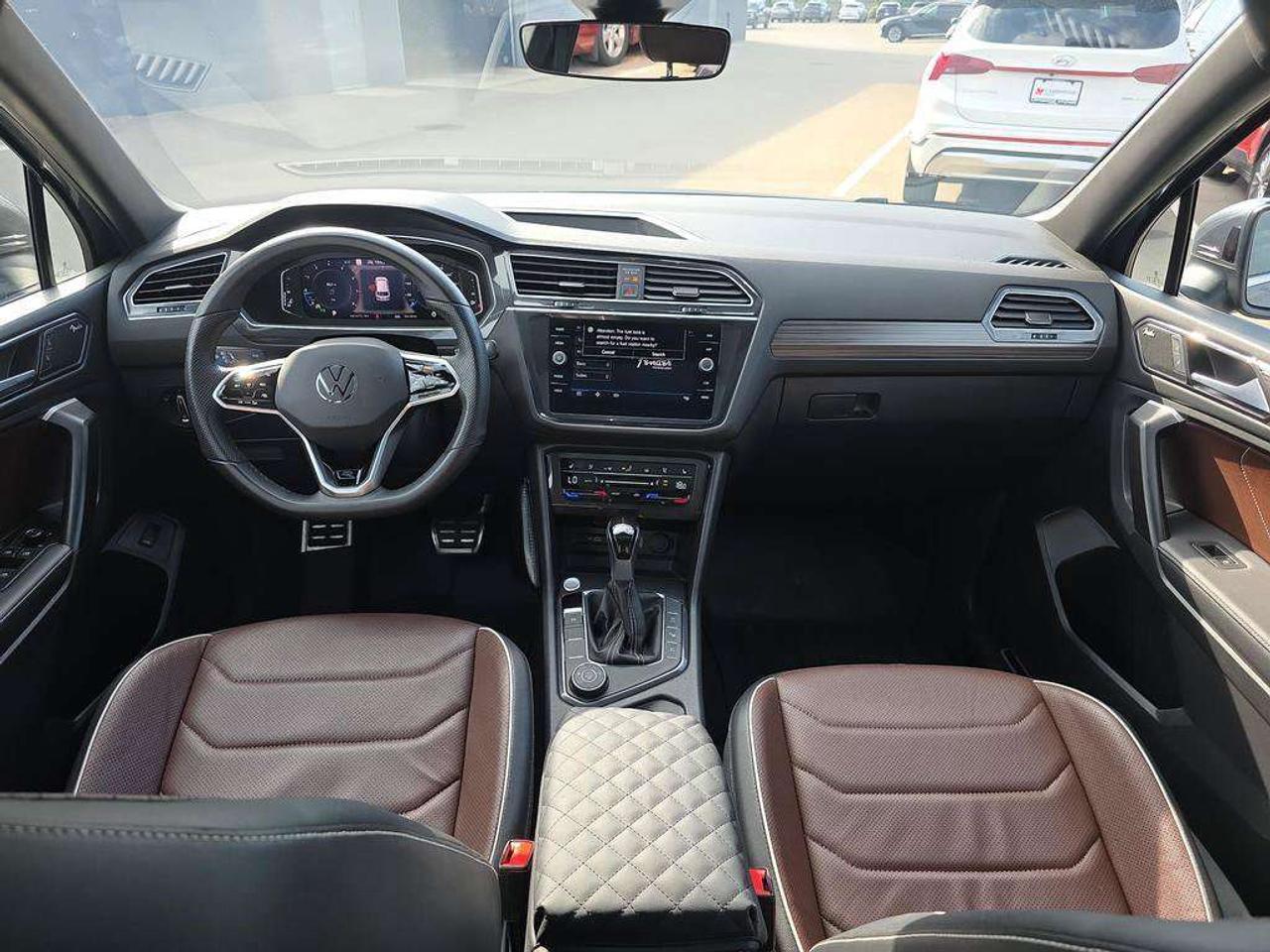 2024 Volkswagen Tiguan Highline R-Line   NO ACCIDENTS LEATHER PANOROOF Photo