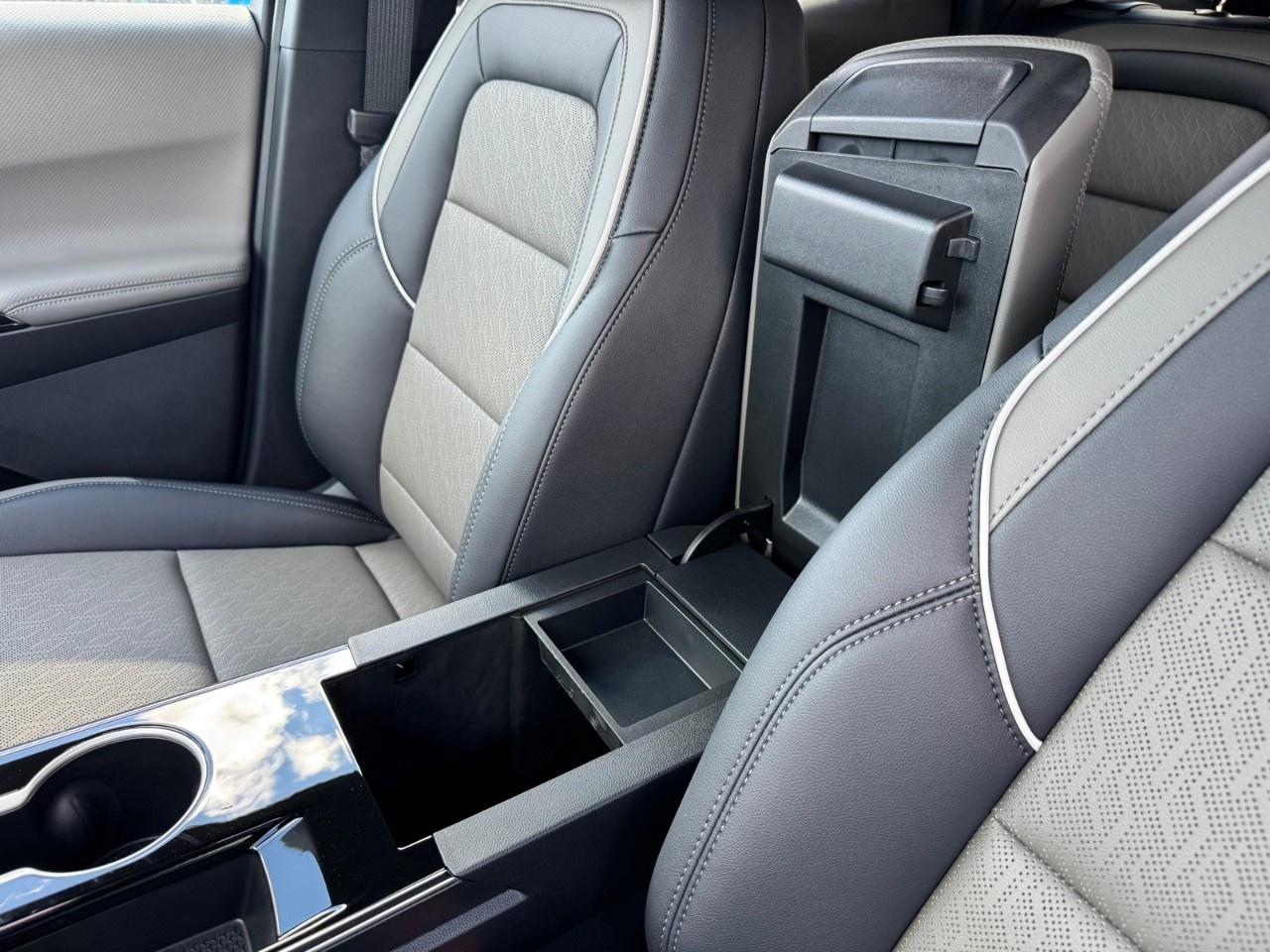 2027 Chevrolet Equinox AWD LT Photo