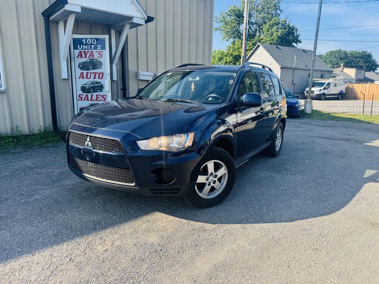 2013 Mitsubishi Outlander ES Photo