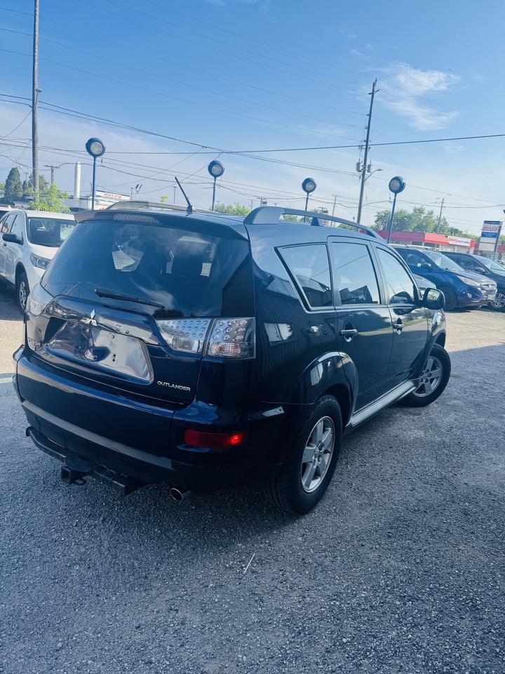 2013 Mitsubishi Outlander ES Photo