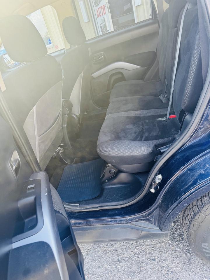 2013 Mitsubishi Outlander ES Photo