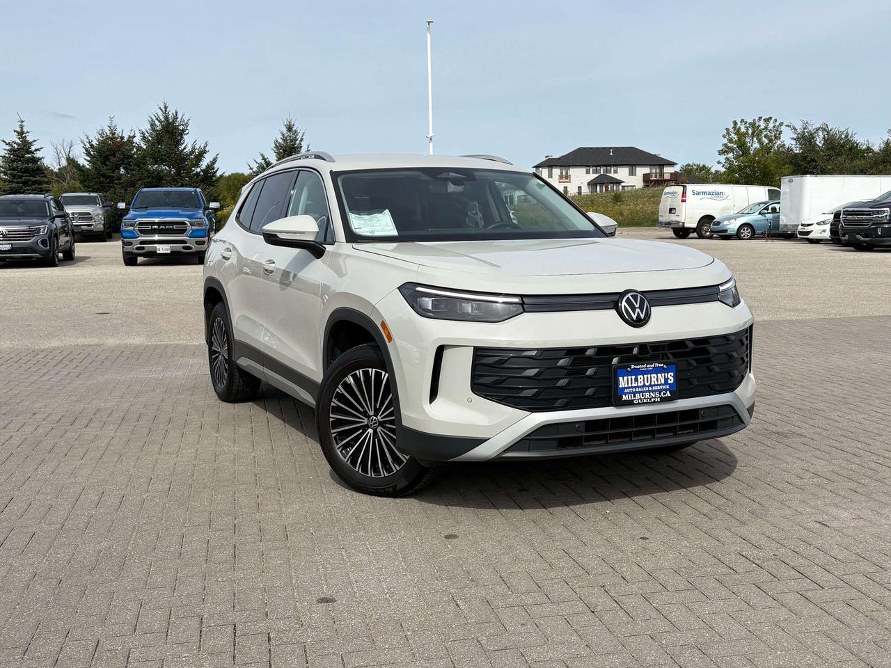 2026 Volkswagen Tiguan Comfortline 4MOTION  Heated Seats & Steering Wheel Photo0