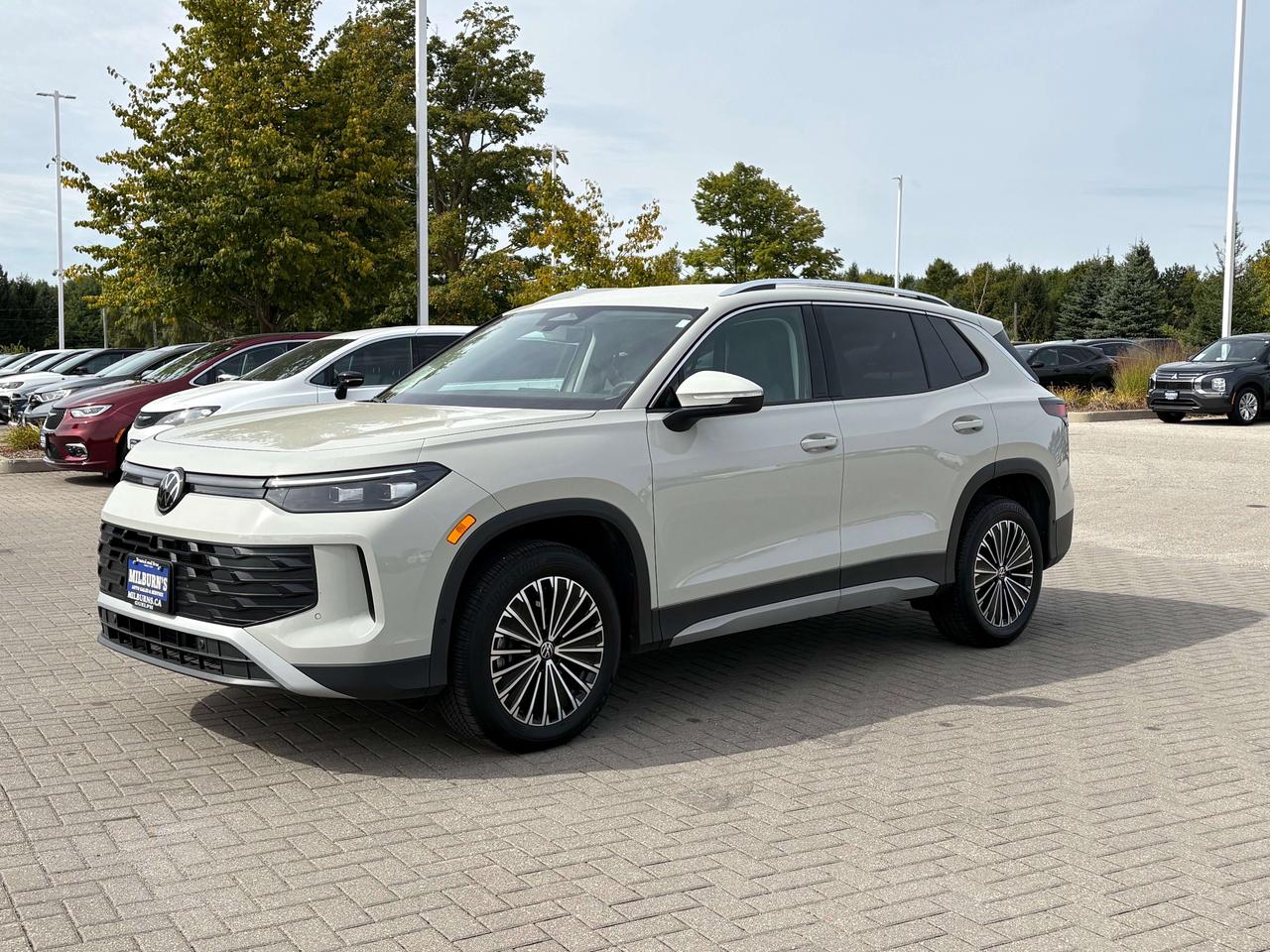 2026 Volkswagen Tiguan Comfortline 4MOTION  Heated Seats & Steering Wheel Photo
