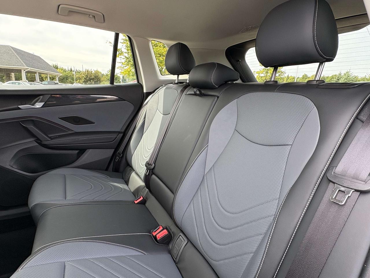 2026 Volkswagen Tiguan Comfortline 4MOTION  Heated Seats & Steering Wheel Photo