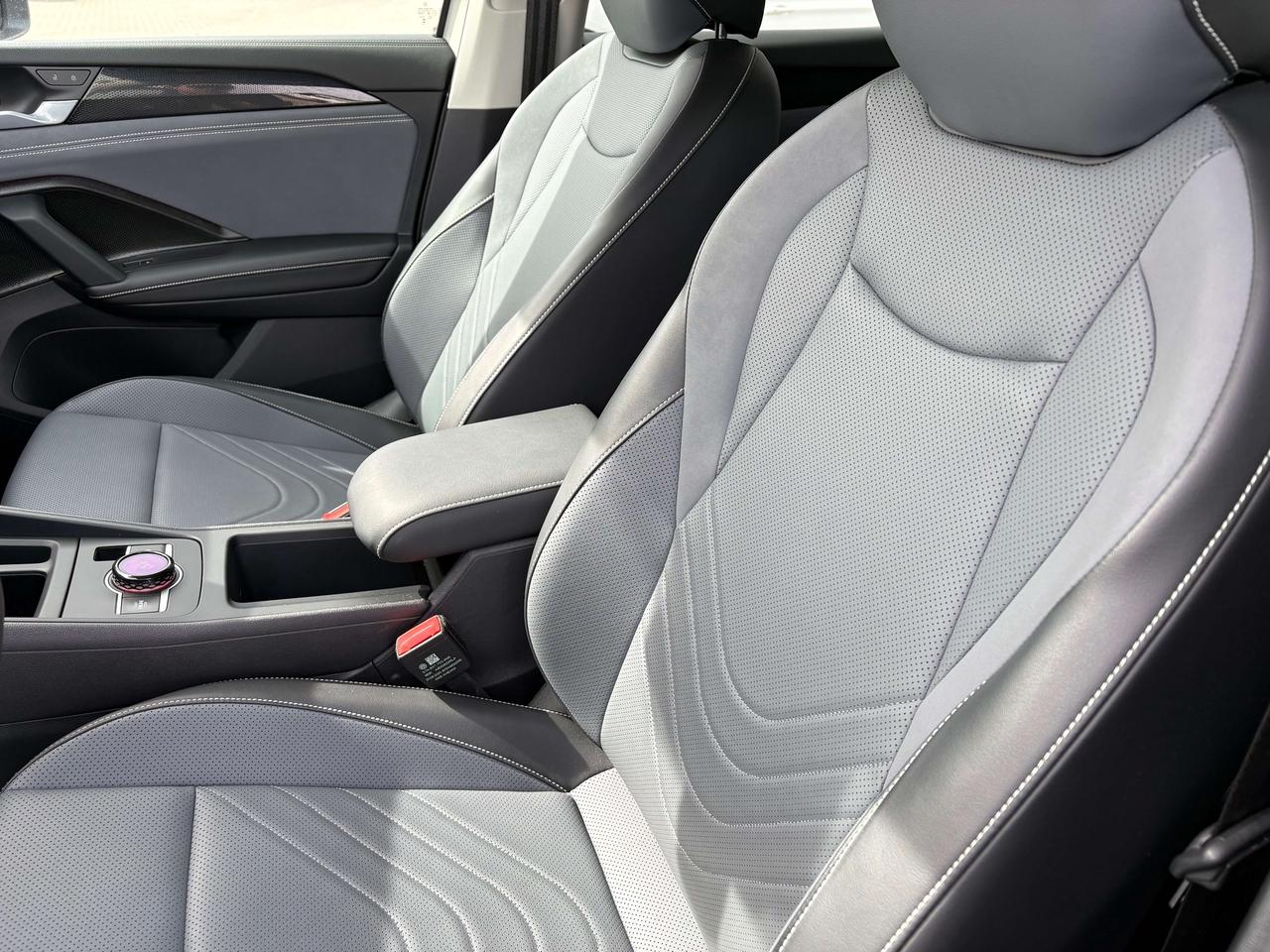 2026 Volkswagen Tiguan Comfortline 4MOTION  Heated Seats & Steering Wheel Photo