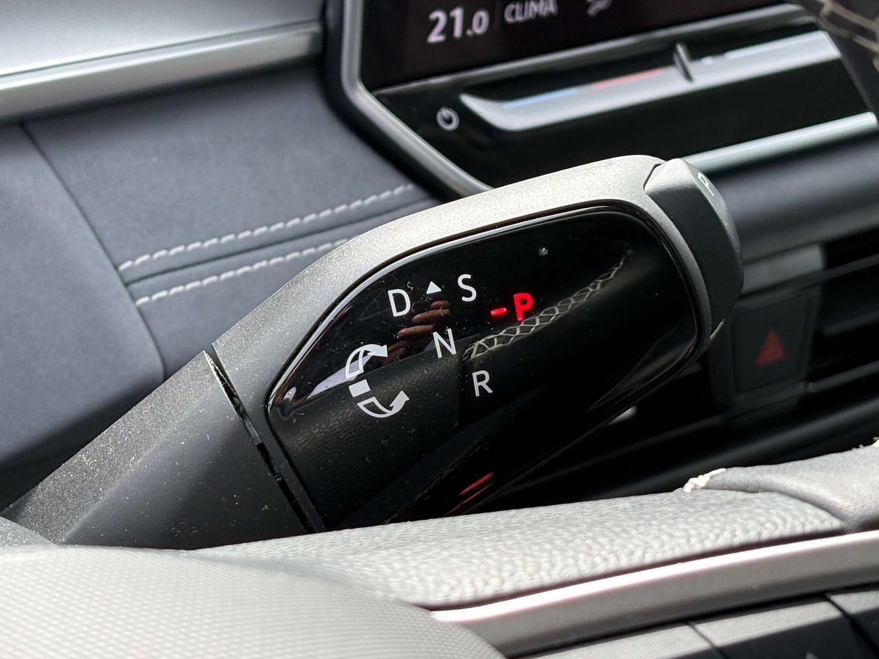 2026 Volkswagen Tiguan Comfortline 4MOTION  Heated Seats & Steering Wheel Photo