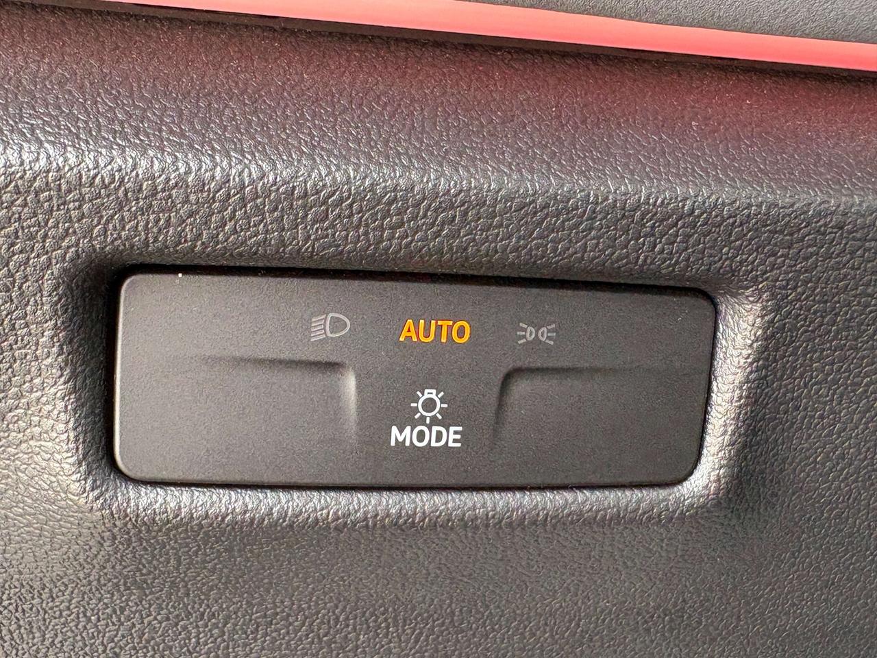 2026 Volkswagen Tiguan Comfortline 4MOTION  Heated Seats & Steering Wheel Photo