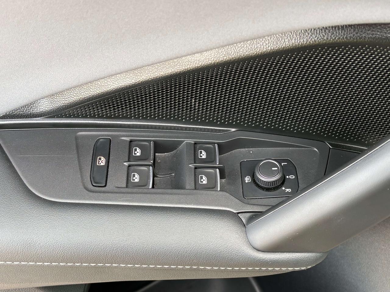 2026 Volkswagen Tiguan Comfortline 4MOTION  Heated Seats & Steering Wheel Photo