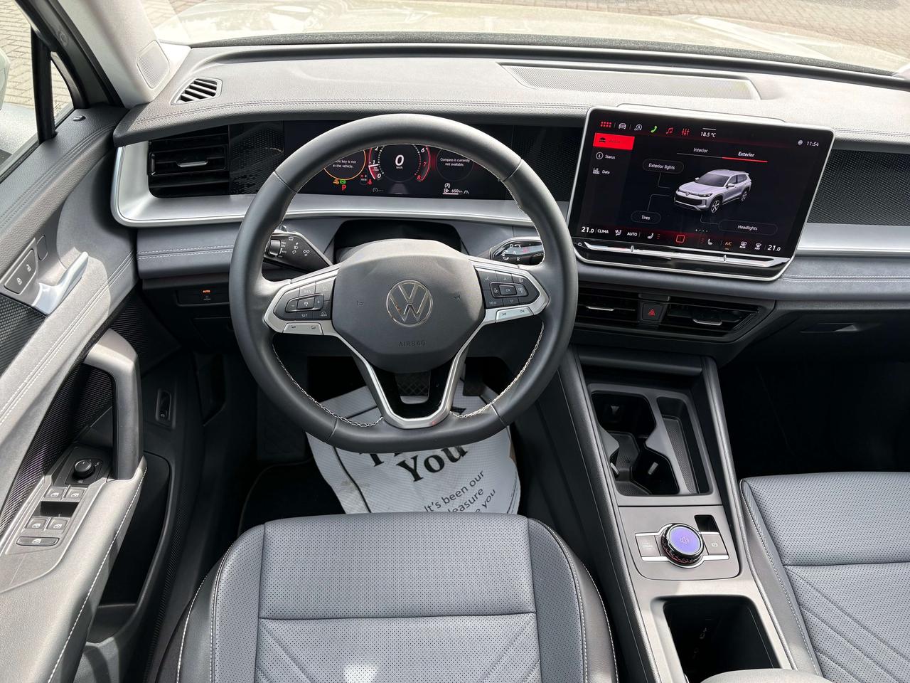 2026 Volkswagen Tiguan Comfortline 4MOTION  Heated Seats & Steering Wheel Photo