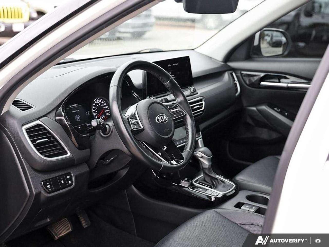 2021 Kia Seltos AWD   SUNROOF  HTD COOLED SEATS Photo