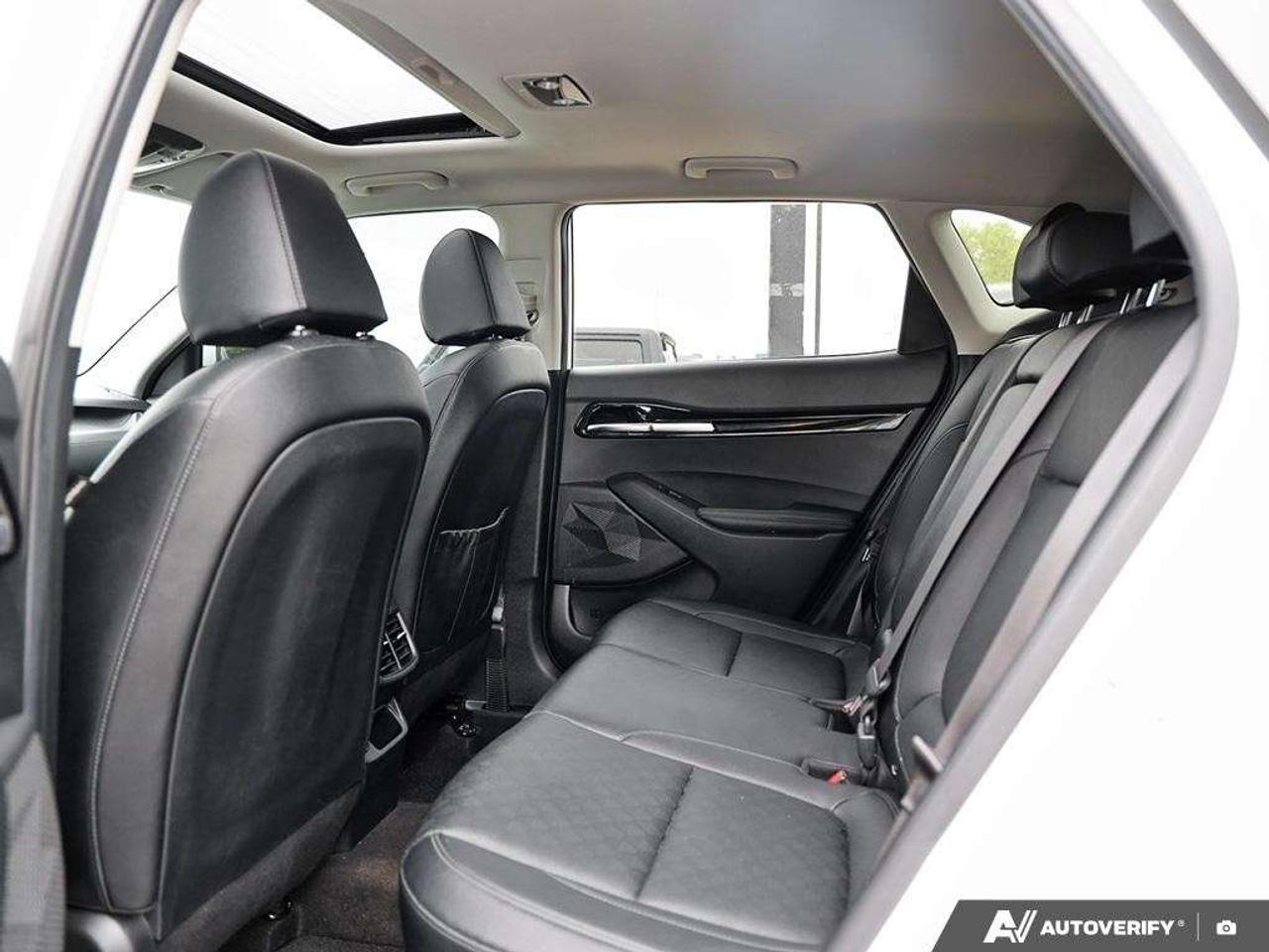 2021 Kia Seltos AWD   SUNROOF  HTD COOLED SEATS Photo