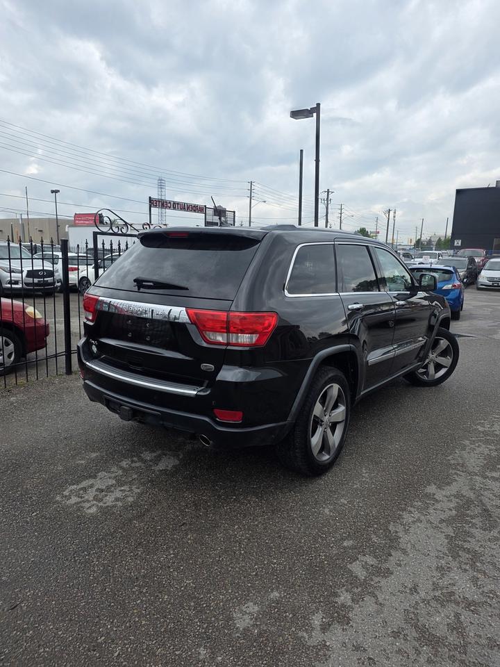 2012 Jeep Grand Cherokee Overland Photo