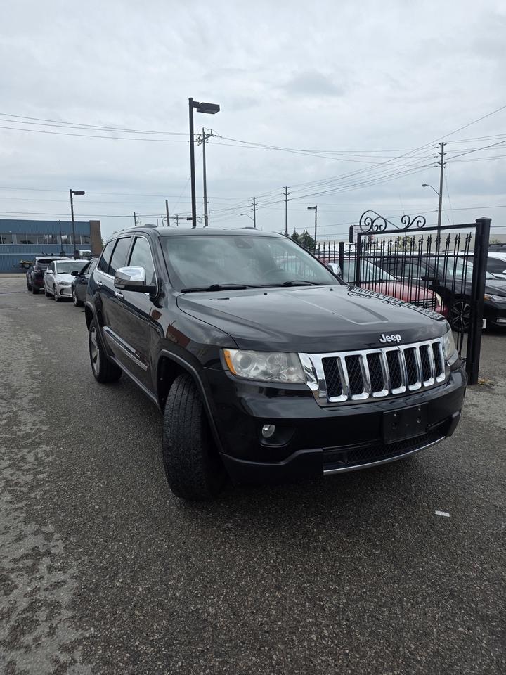 2012 Jeep Grand Cherokee Overland Photo5