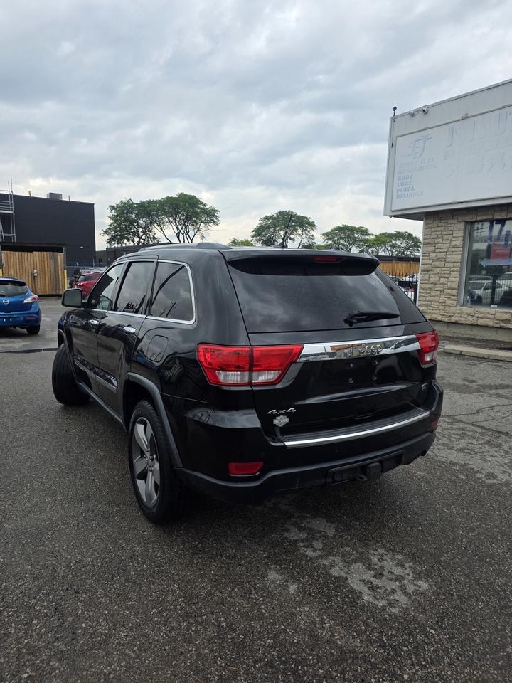 2012 Jeep Grand Cherokee Overland Photo