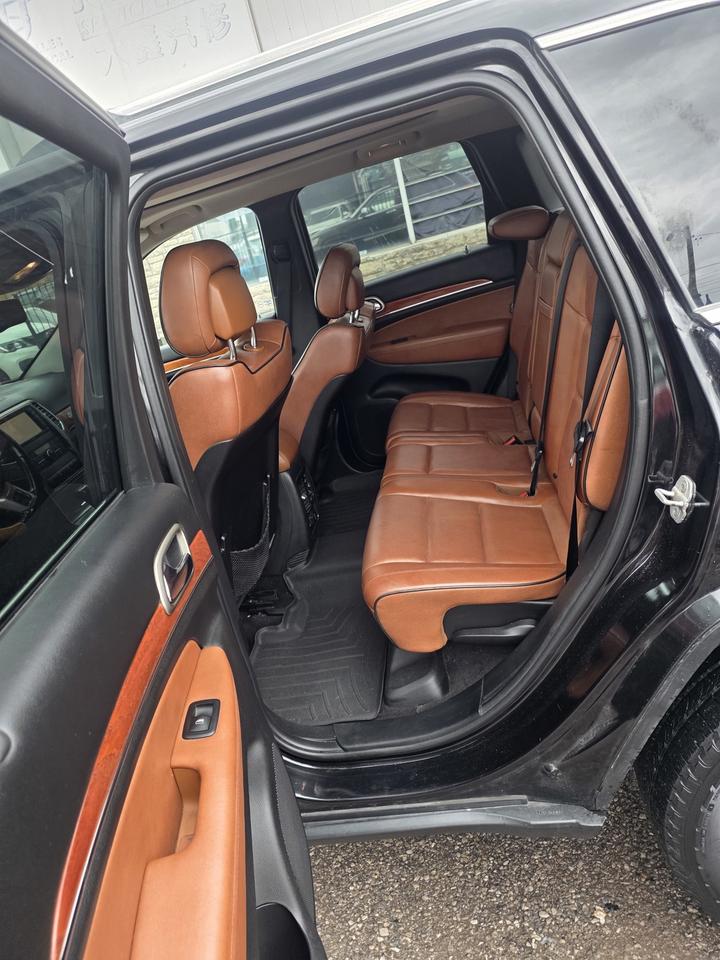 2012 Jeep Grand Cherokee Overland Photo