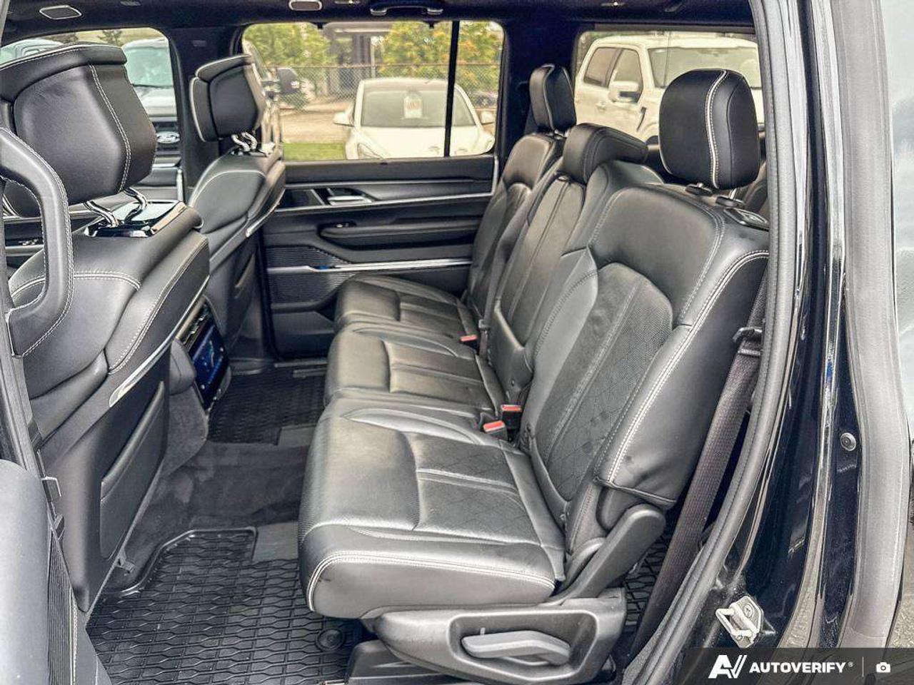 2022 Jeep Grand Wagoneer Obsidian   3RD ROW SEATS   HVY DUTY TRLR TOW Photo