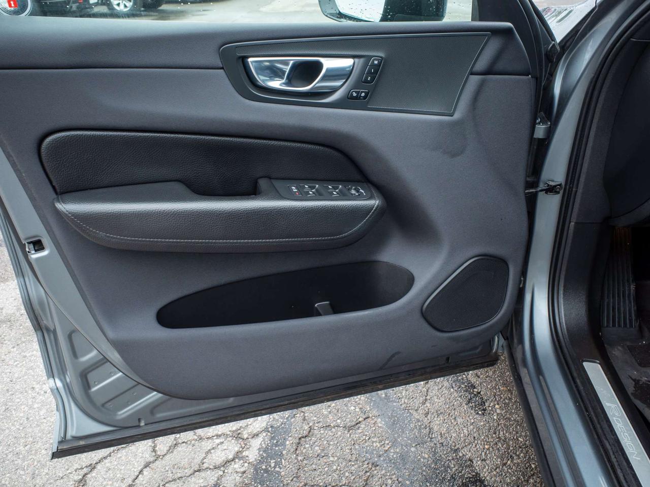 2020 Volvo XC60 R-Design - Turbo/Supercharged Engine Photo