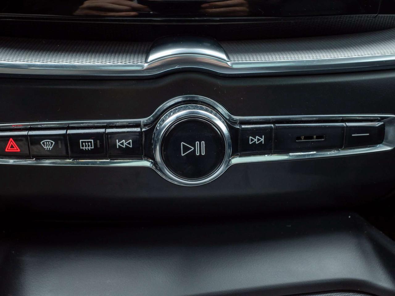 2020 Volvo XC60 R-Design - Turbo/Supercharged Engine Photo