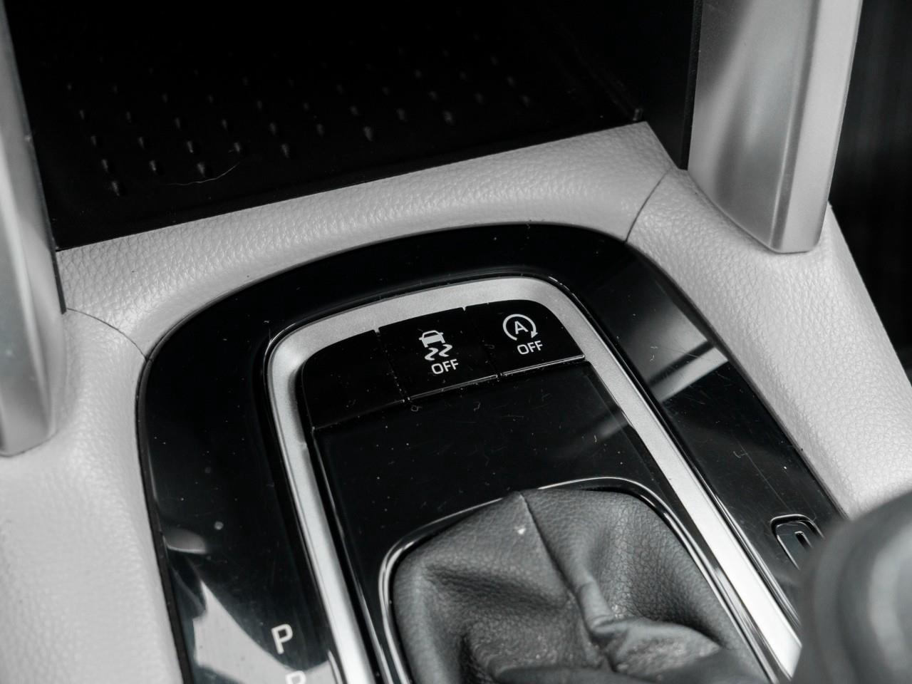2023 Toyota Corolla Cross L 4dr Front-Wheel Drive Photo