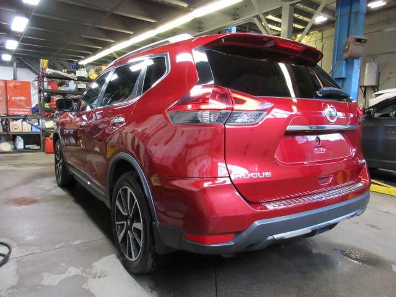 2018 Nissan Rogue SL AWD, NAV, ROOF, LEATHER, APPLE/ANDROID, 104K! Photo