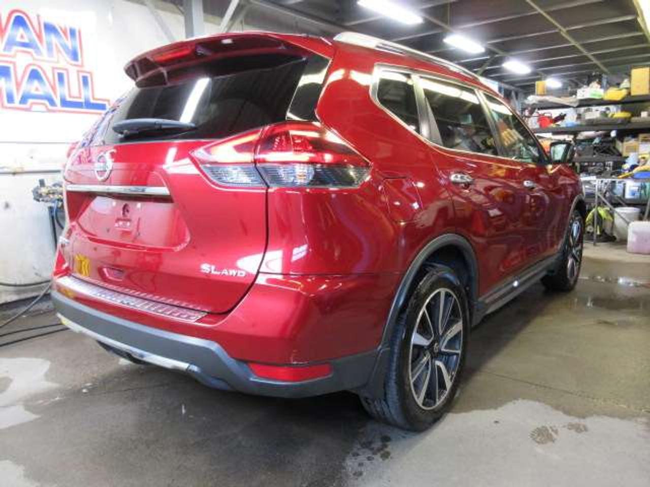 2018 Nissan Rogue SL AWD, NAV, ROOF, LEATHER, APPLE/ANDROID, 104K! Photo