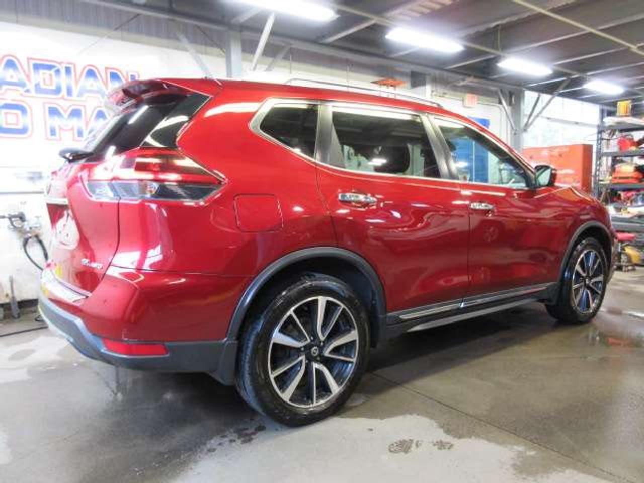 2018 Nissan Rogue SL AWD, NAV, ROOF, LEATHER, APPLE/ANDROID, 104K! Photo