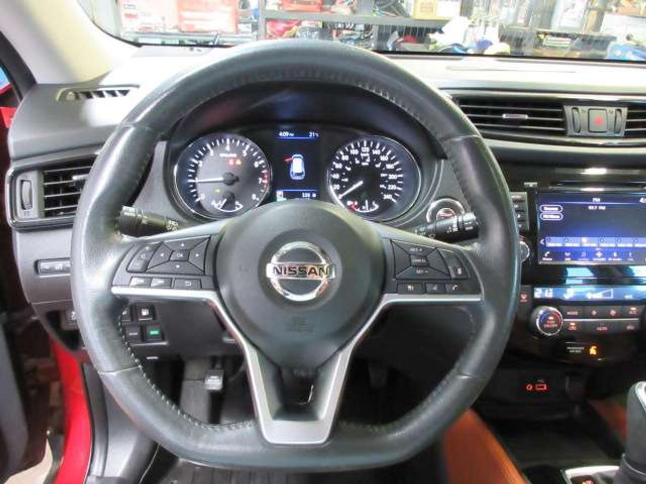 2018 Nissan Rogue SL AWD, NAV, ROOF, LEATHER, APPLE/ANDROID, 104K! Photo