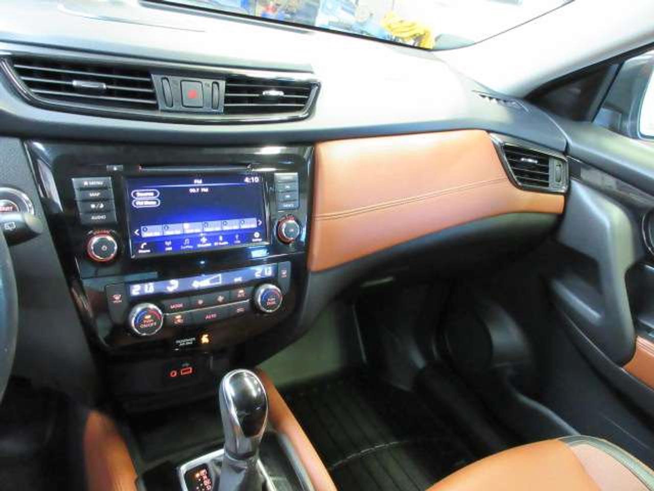 2018 Nissan Rogue SL AWD, NAV, ROOF, LEATHER, APPLE/ANDROID, 104K! Photo