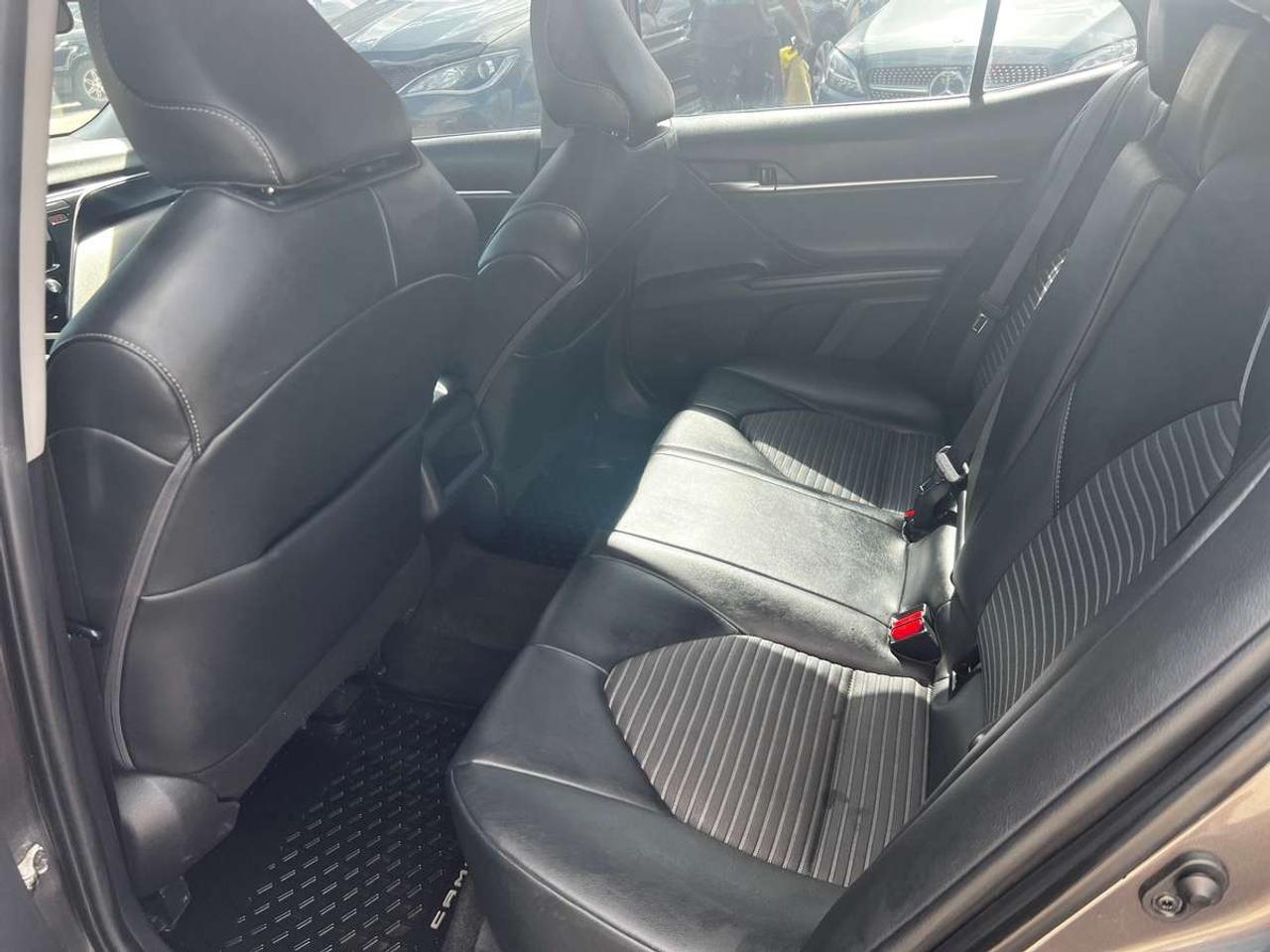 2021 Toyota Camry SE Photo