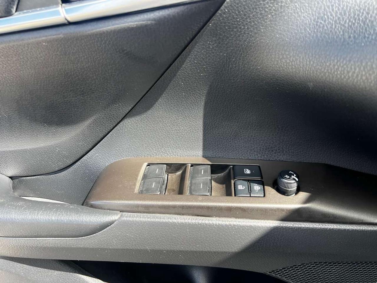 2021 Toyota Camry SE Photo