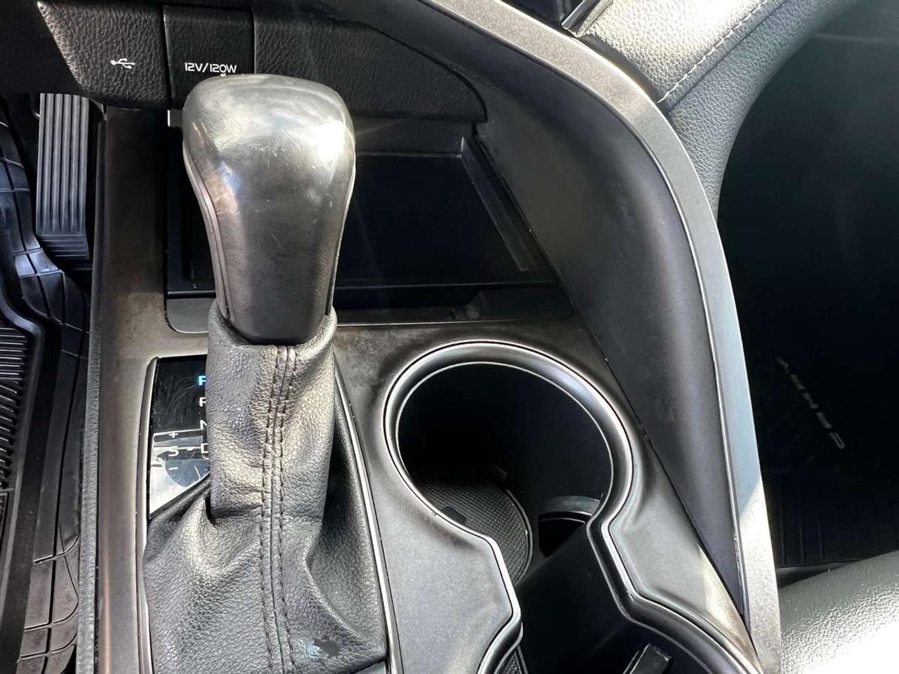 2021 Toyota Camry SE Photo