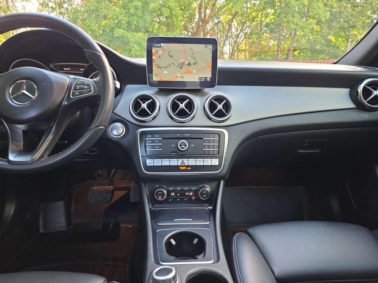 2018 Mercedes-Benz GLA GLA 250 4MATIC * NO ACCIDENTS / CAMERA / PANORAMIC / LED LIGHTS Photo