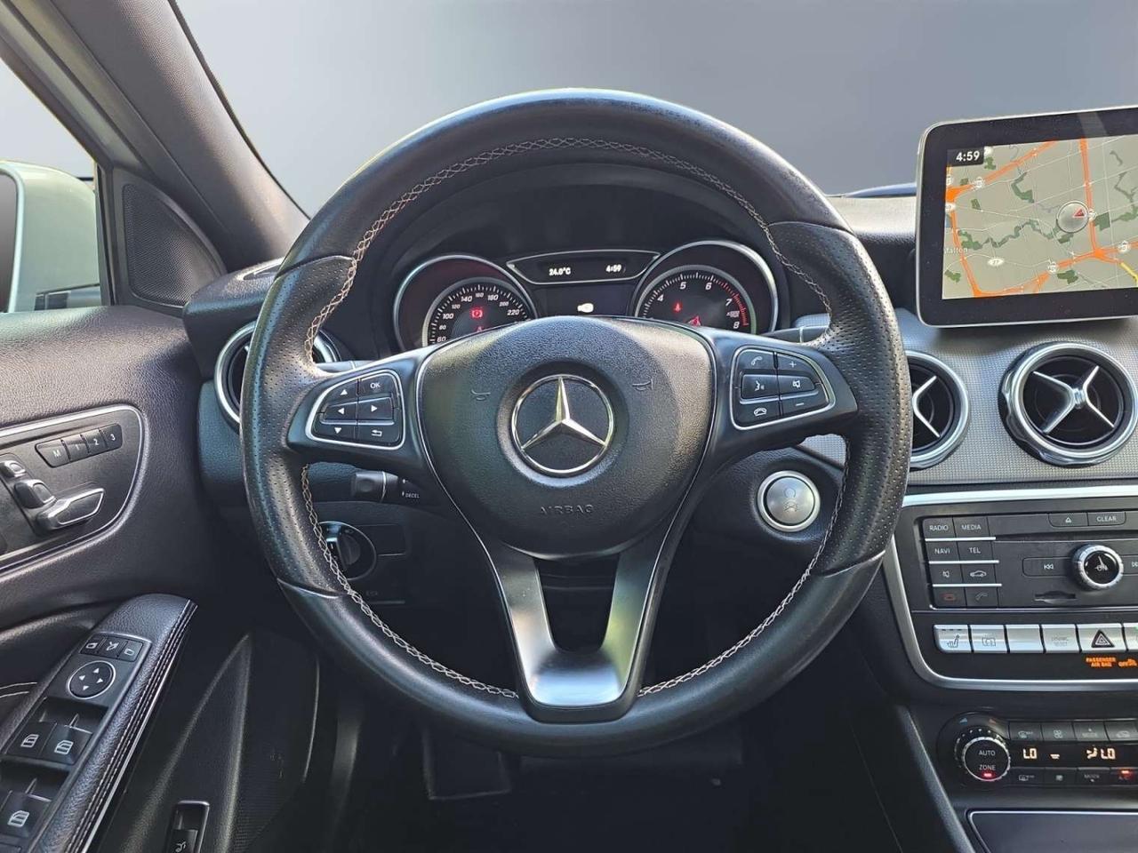 2018 Mercedes-Benz GLA GLA 250 4MATIC * NO ACCIDENTS / CAMERA / PANORAMIC / LED LIGHTS Photo